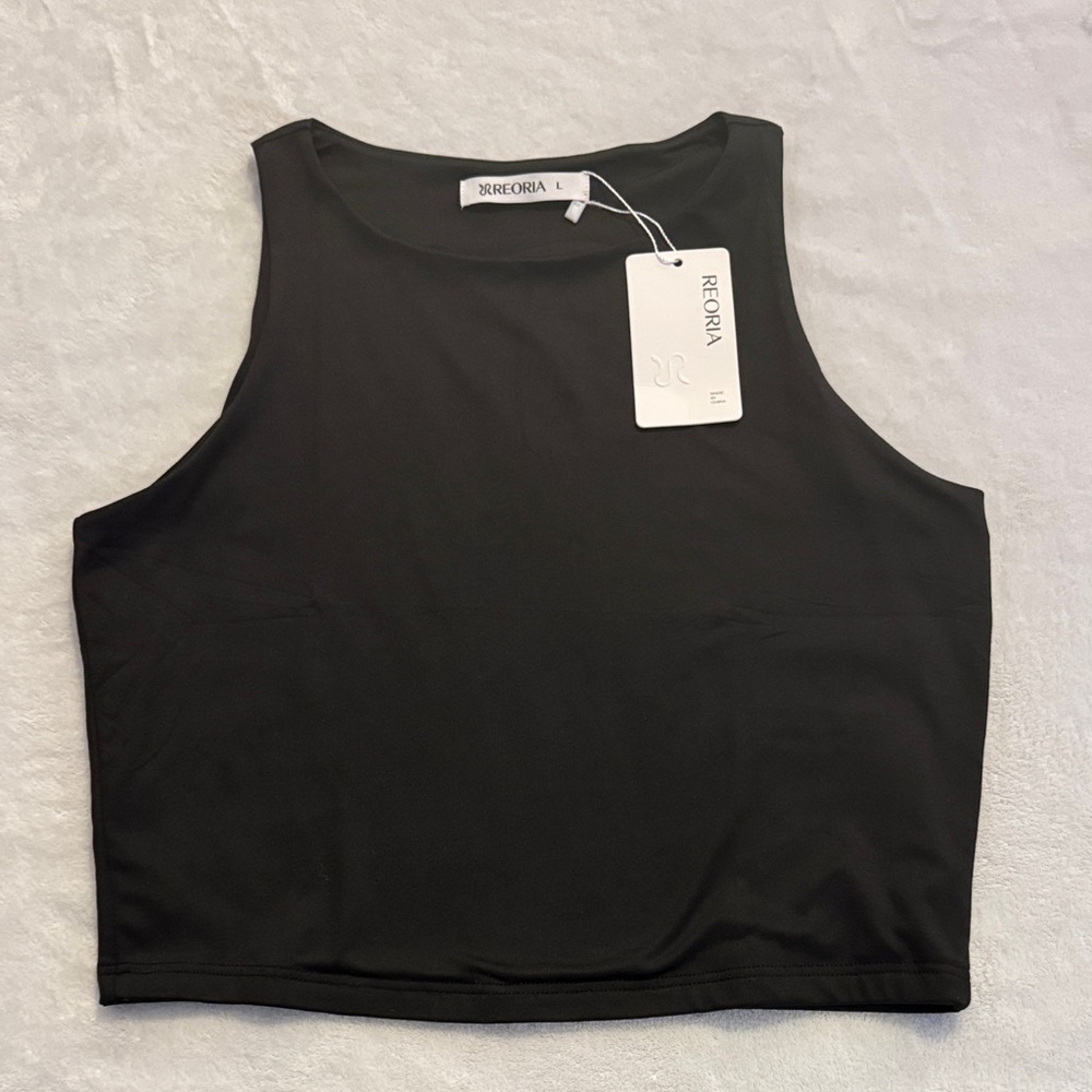 ReoRia Crop Top Black Sleek Stretch Casual Minimalist Chic